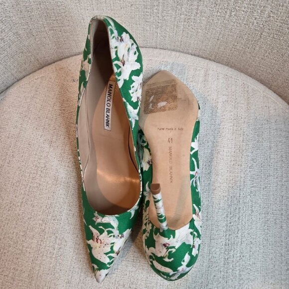 Manolo Blahnik Silk Fliral Print Pump - Picture 4 of 6